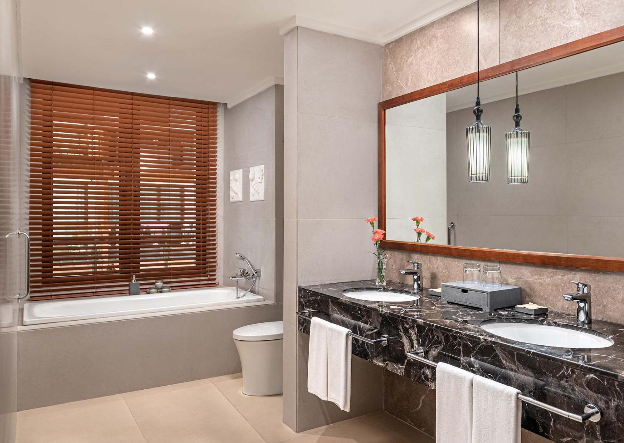 Mandarin Bay Resort And Spa Balabag  Экстерьер фото